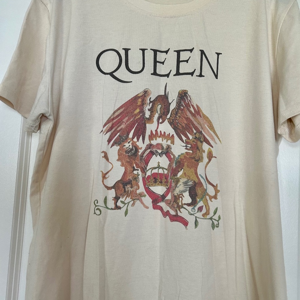Queen XL beige T-shirt